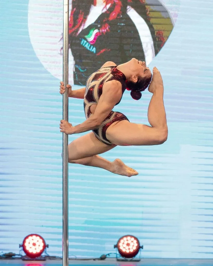 Pole Sport, um dos tipos de pole dance